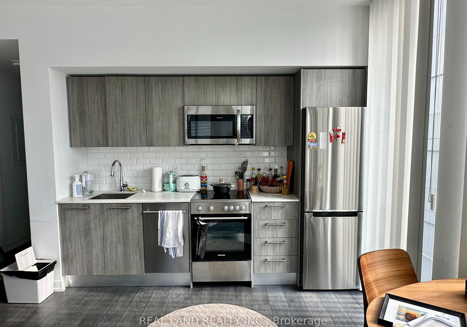 28-wellesley-street-e-toronto-ontario-c13043992