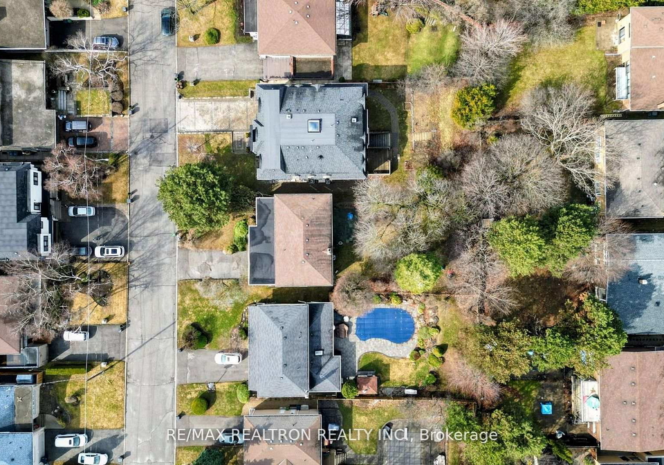 10-hearthstone-crescent-toronto-ontario-c13044416