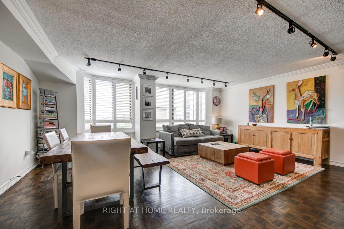 280-simcoe-street-toronto-ontario-c13044566
