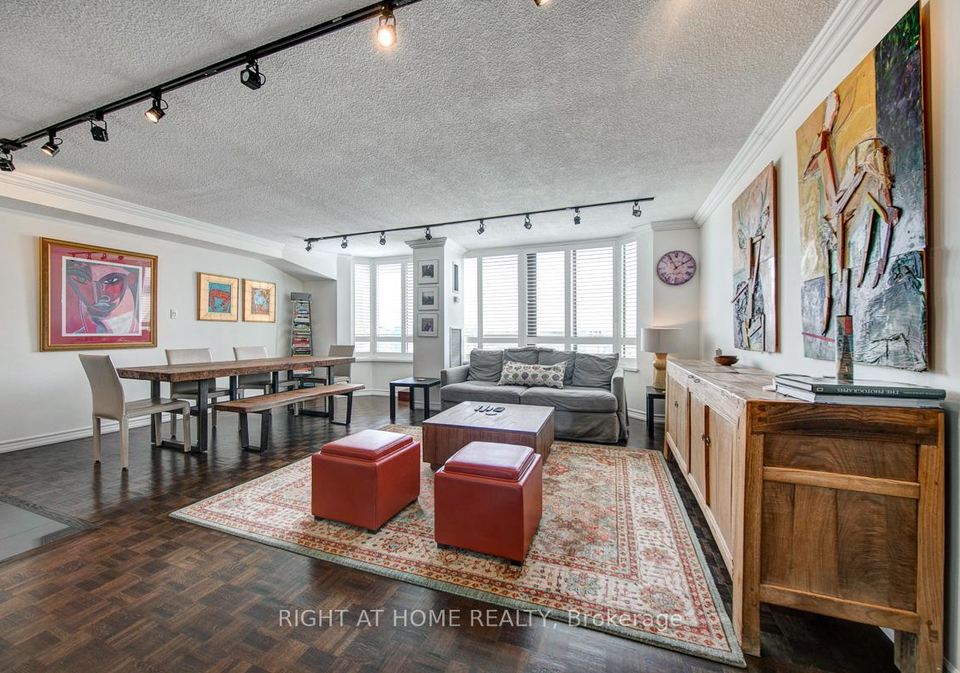 280-simcoe-street-toronto-ontario-c13044566