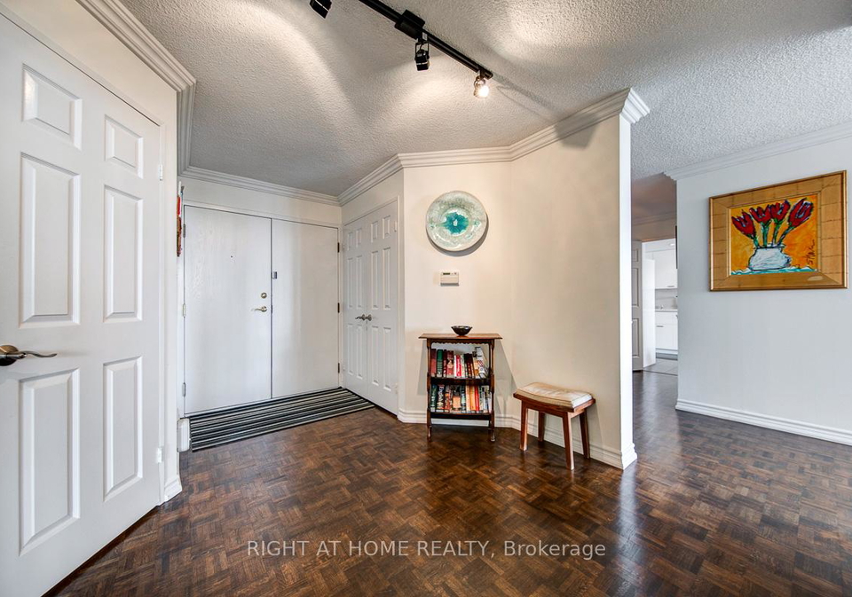 280-simcoe-street-toronto-ontario-c13044566