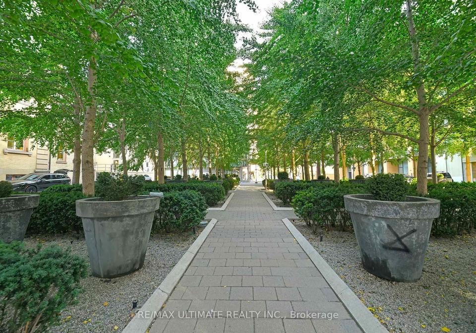 18-yorkville-avenue-toronto-ontario-c13044632