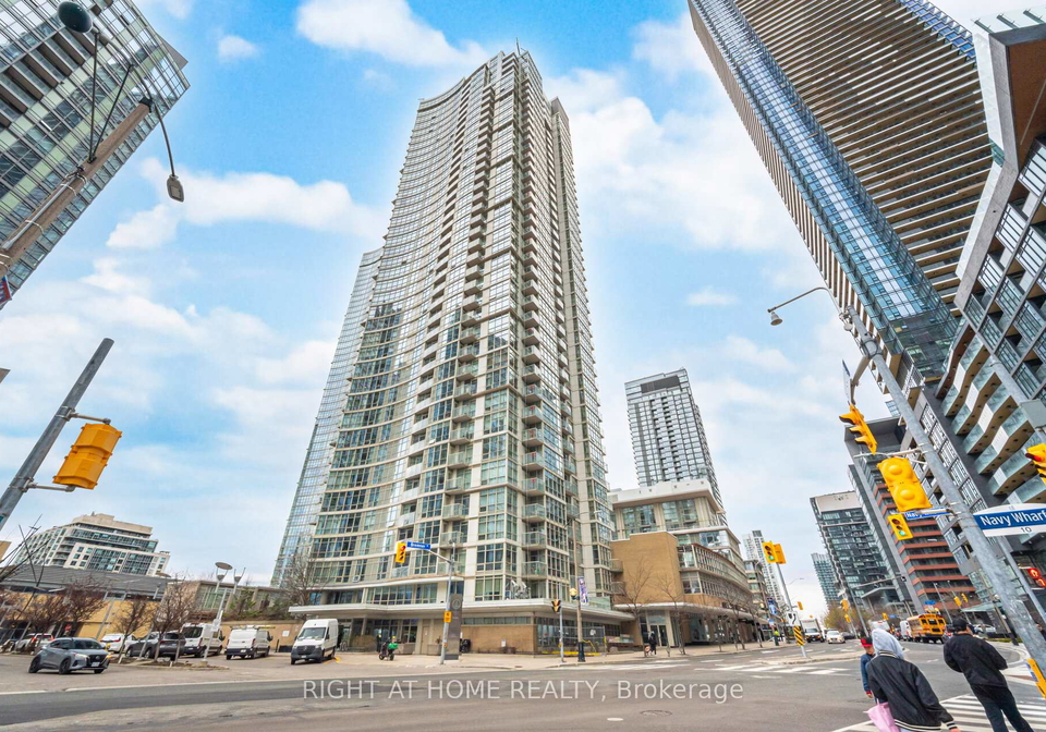 10-navy-warf-court-toronto-ontario-c13045310
