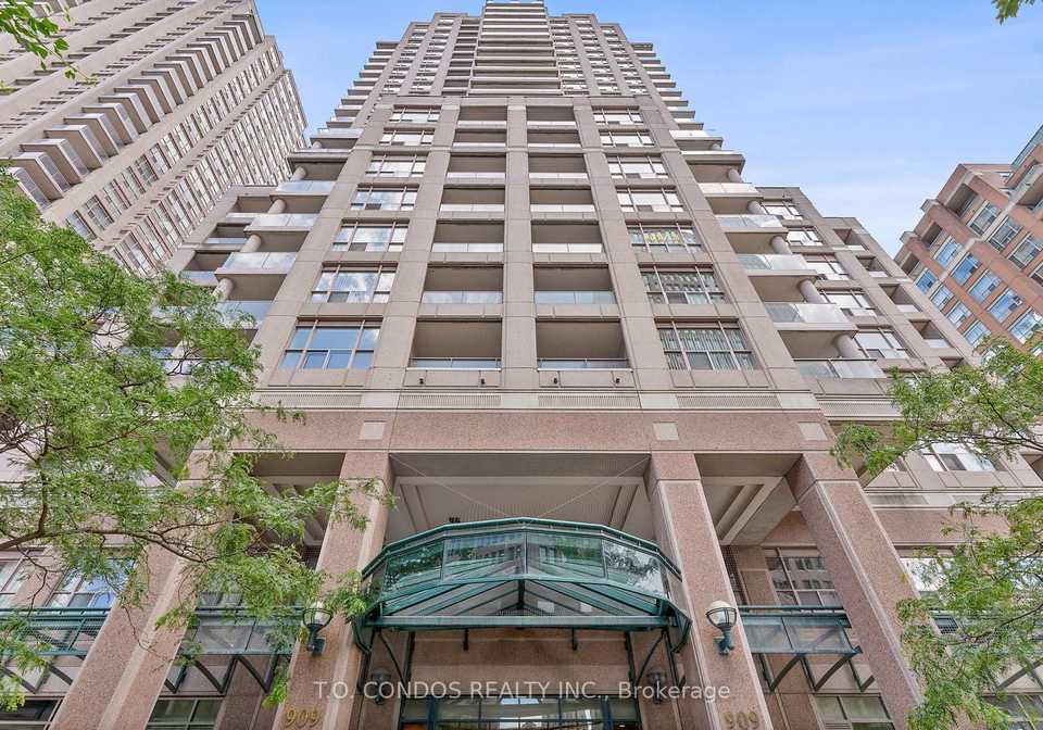 909-bay-street-toronto-ontario-c13045788