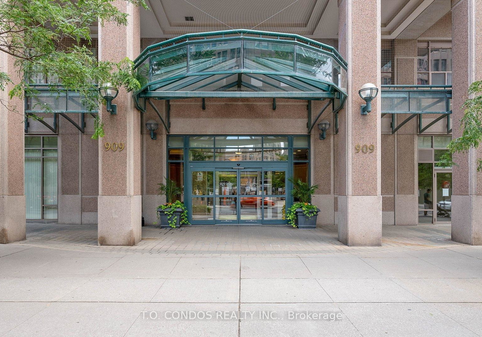 909-bay-street-toronto-ontario-c13045788
