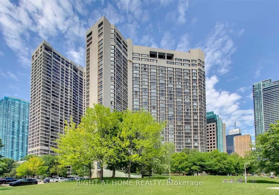 33-harbour-square-toronto-ontario-c13046080