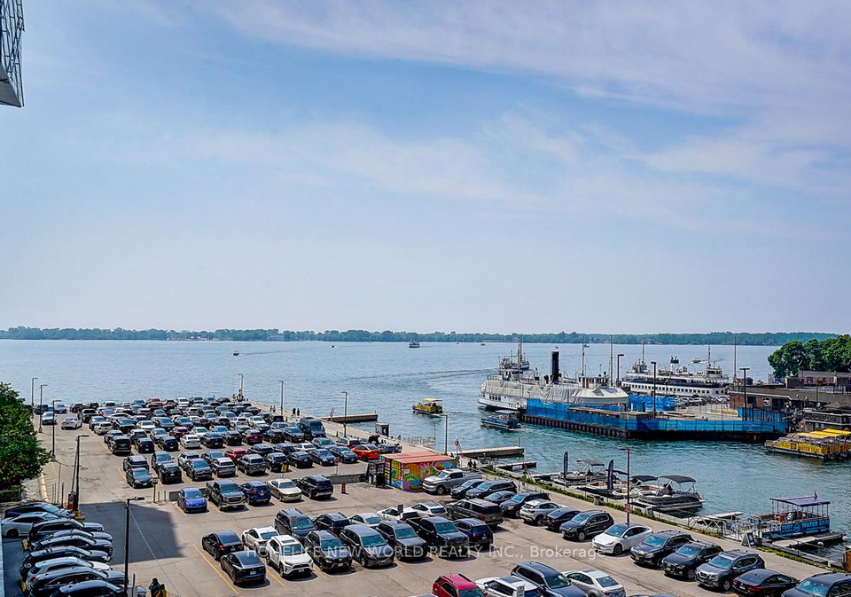 15-queens-quay-e-toronto-ontario-c13046348