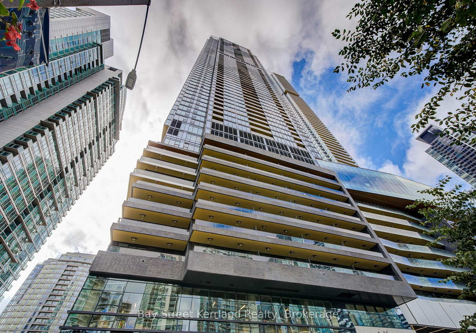 1-concord-cityplace-way-toronto-ontario-c13046488