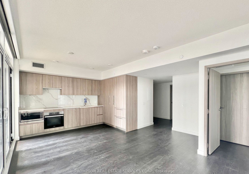 1-concord-cityplace-way-toronto-ontario-c13046552