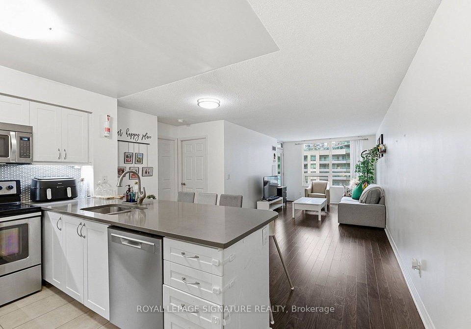 19-grand-trunk-crescent-toronto-ontario-c13047496