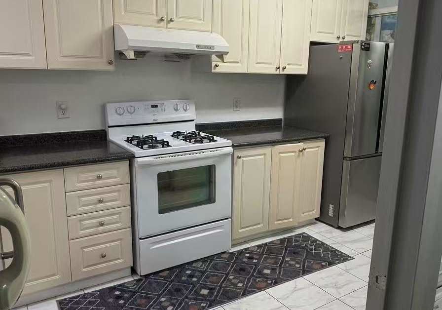 555-st-clair-avenue-toronto-ontario-c13047594