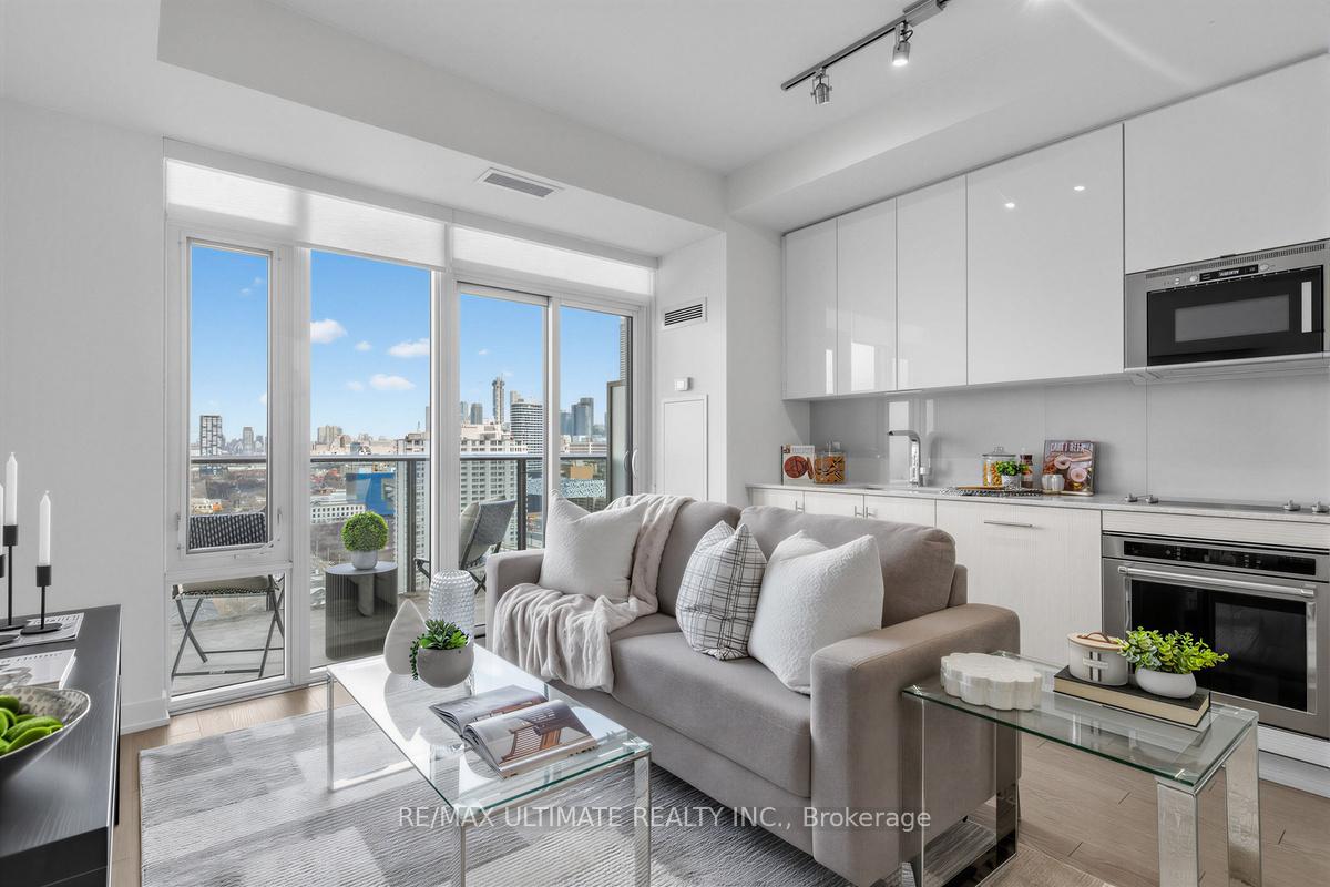 330-richmond-street-w-toronto-ontario-c13048028
