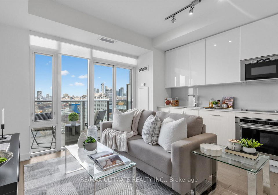 330-richmond-street-w-toronto-ontario-c13048028