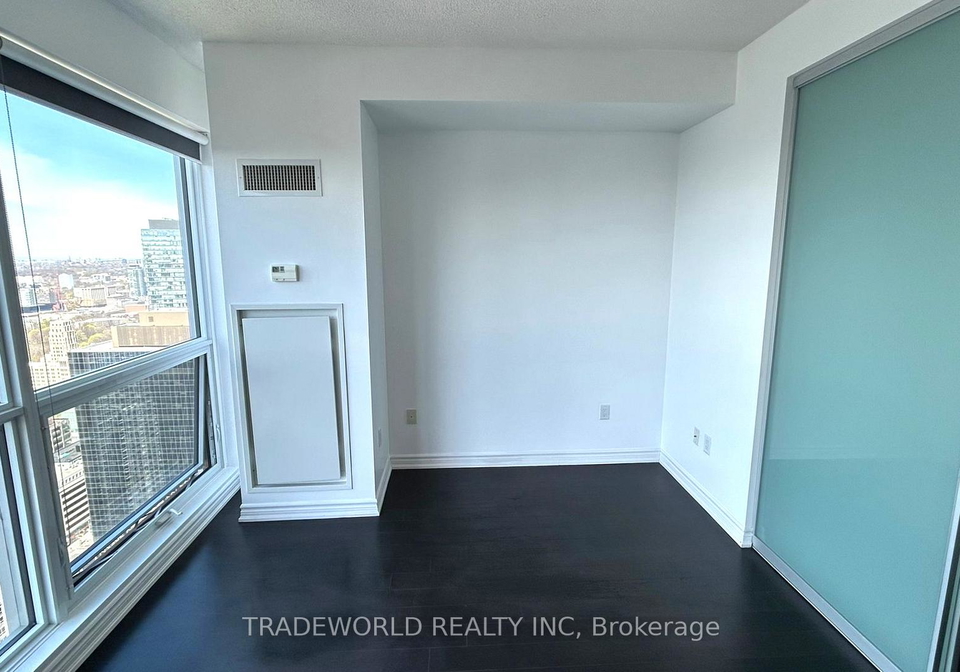 386-yonge-street-toronto-ontario-c13048360