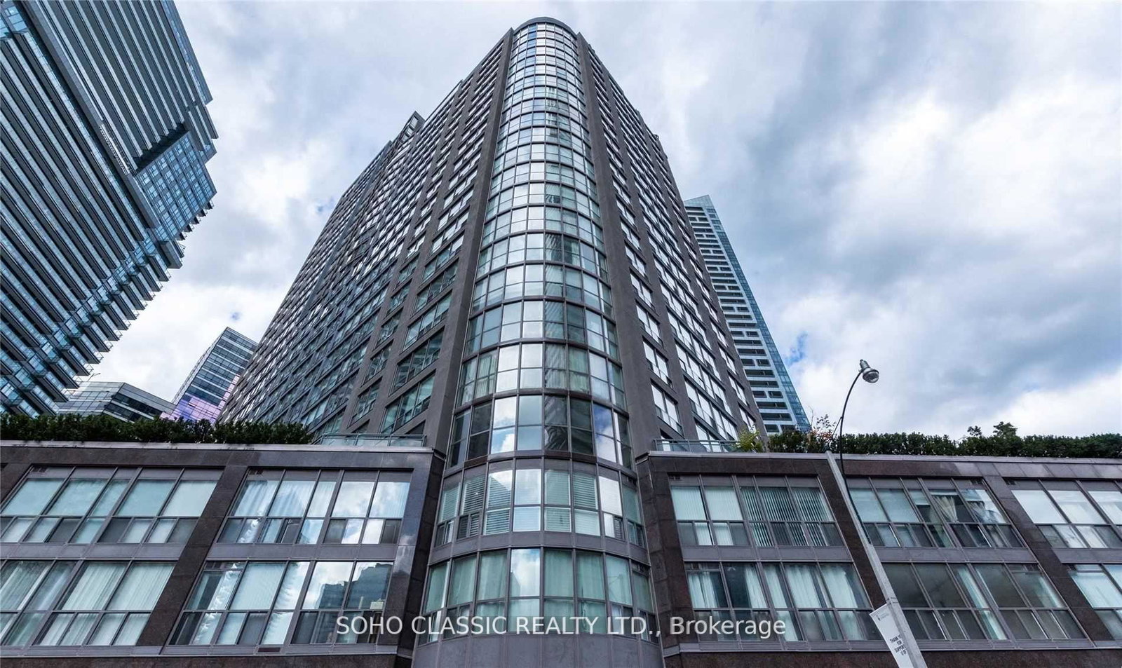 24-wellesley-street-w-toronto-ontario-c13048578