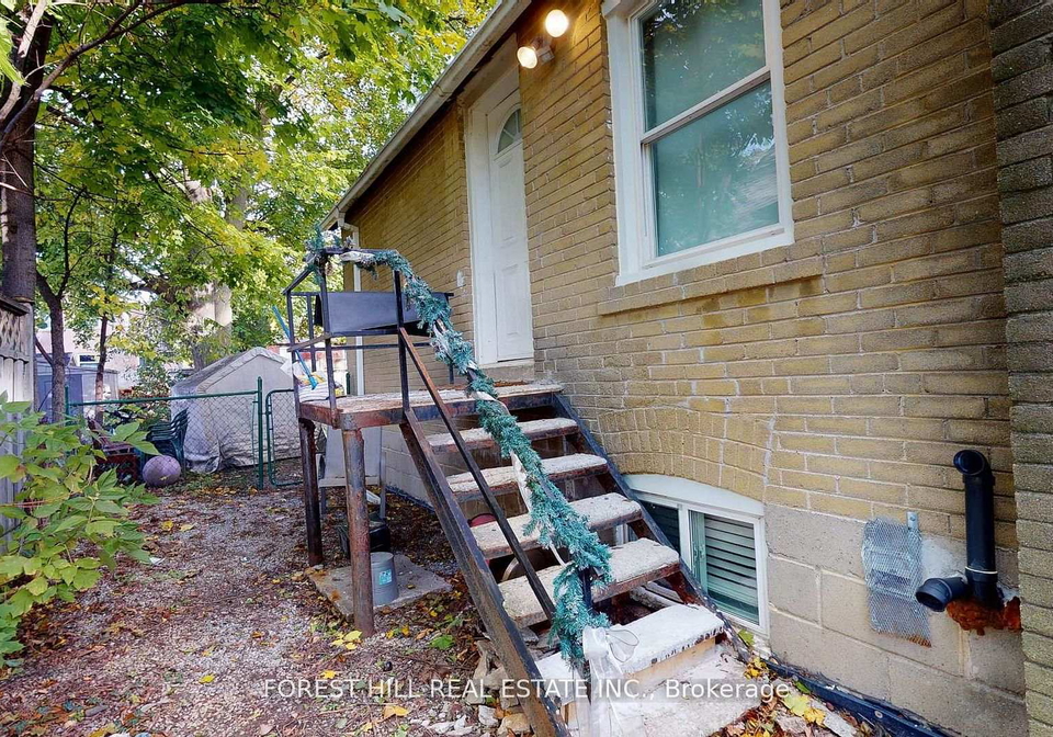 262-poyntz-avenue-toronto-ontario-c13048598