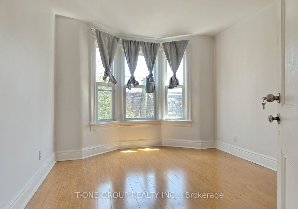 35-lindsey-avenue-toronto-ontario-c13049448