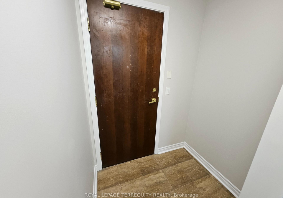 18-kenaston-gardens-north-york-ontario-c13049584