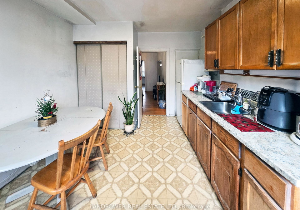 9-saint-clarens-avenue-toronto-ontario-c13049684