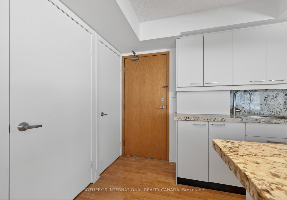 550-queens-quay-w-toronto-ontario-c13049844