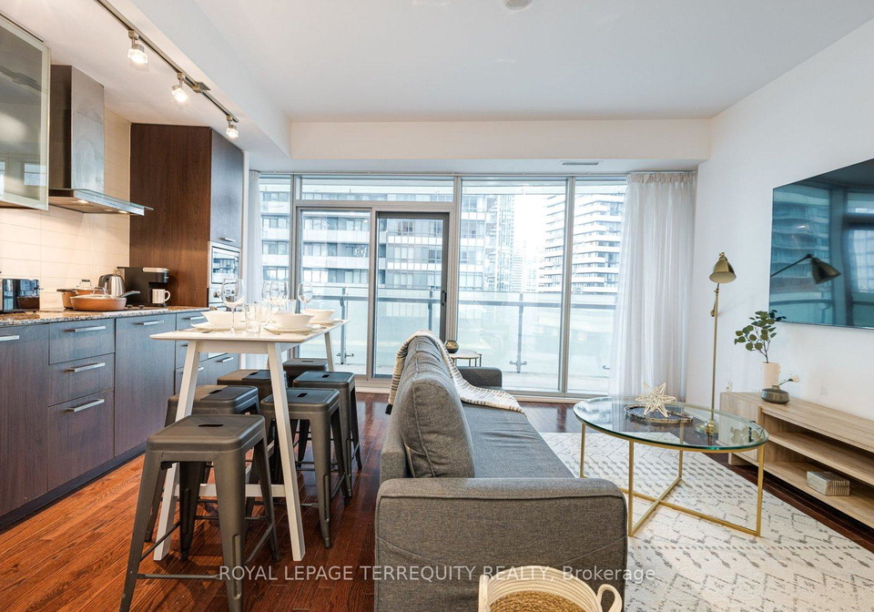 14-york-street-toronto-ontario-c13050060
