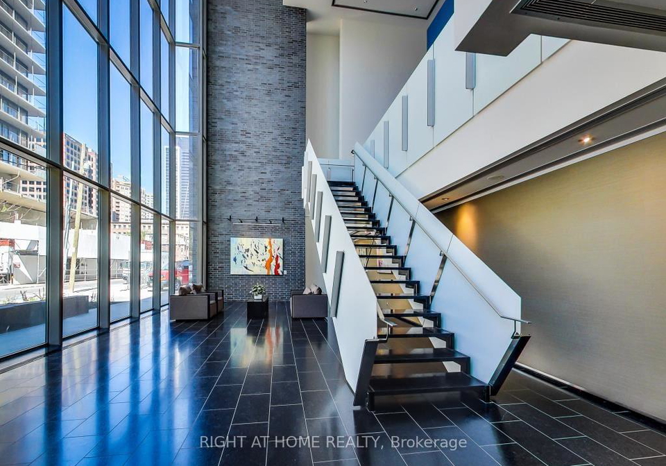 33-charles-street-e-toronto-ontario-c13050276