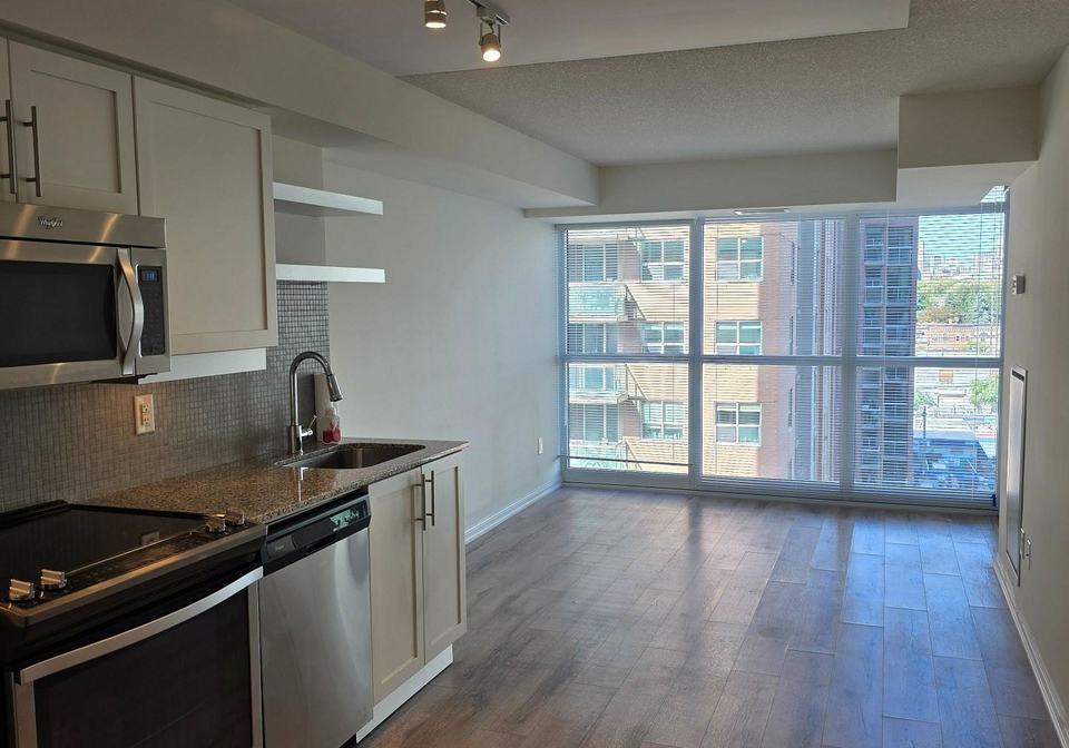 400-adelaide-street-e-toronto-ontario-c13050290