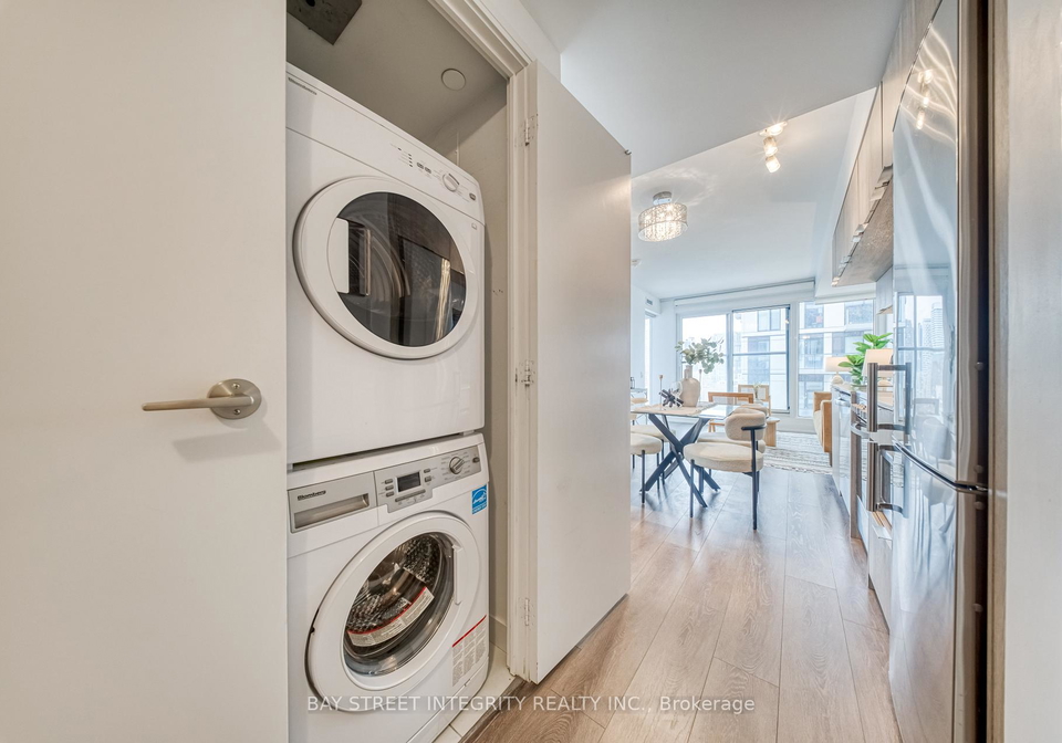 181-dundas-street-e-toronto-ontario-c13050776