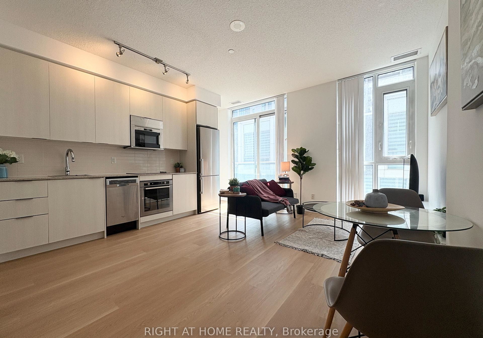 101-erskine-avenue-toronto-ontario-c13051020