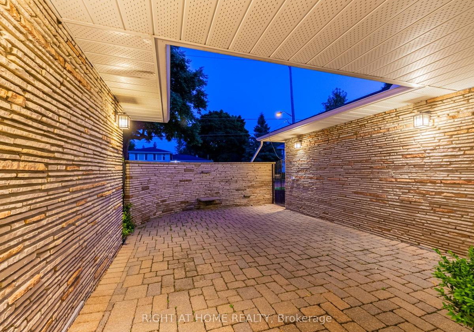 30-hawksbury-drive-north-york-ontario-c13051032