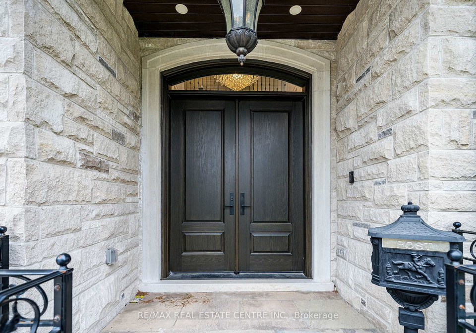 15-montford-drive-north-york-ontario-c13051104