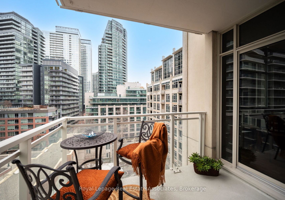 21-grand-magazine-street-toronto-ontario-c13051288
