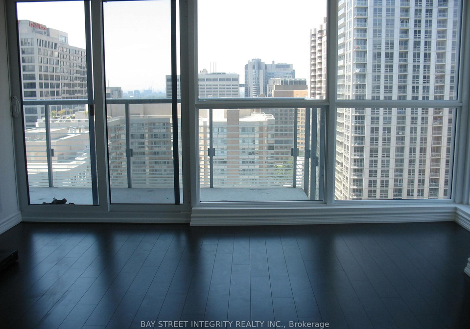 386-yonge-street-toronto-ontario-c13051340