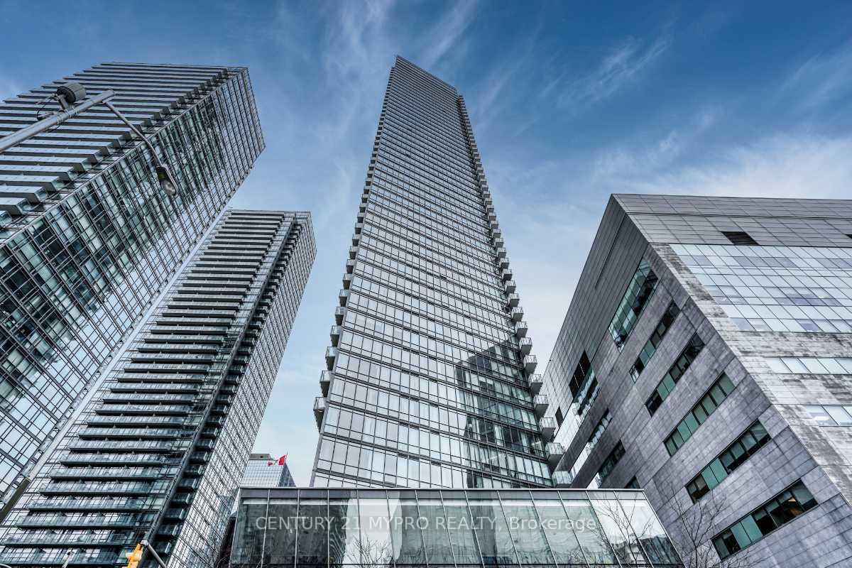 832-bay-street-toronto-ontario-c13051398