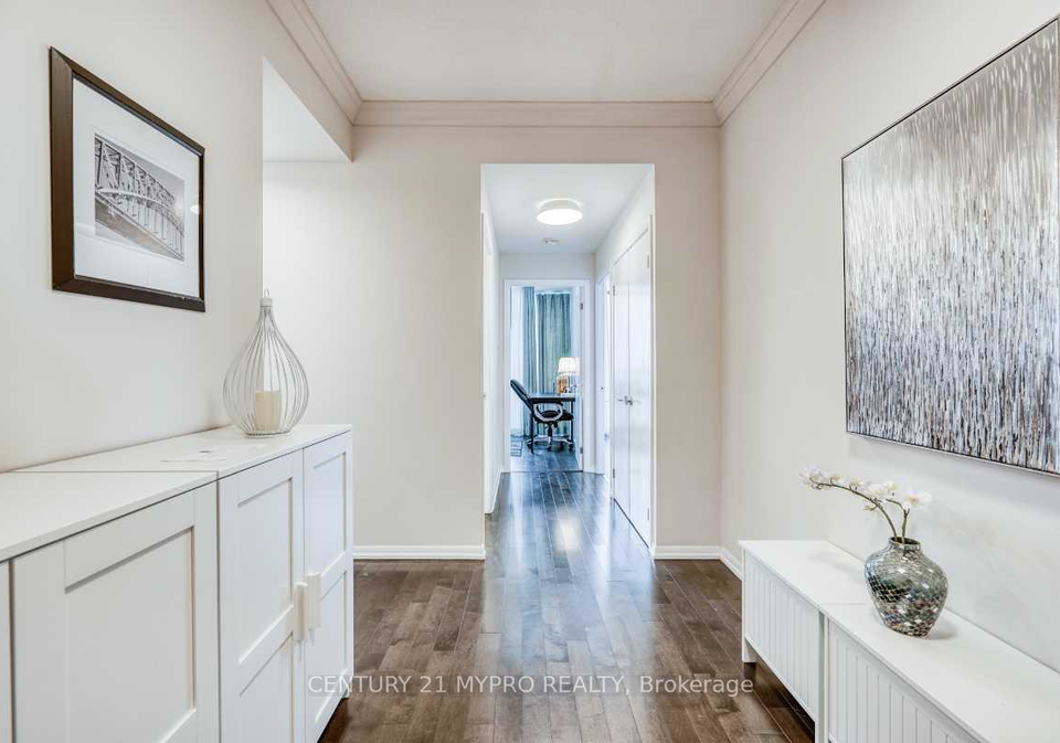 832-bay-street-toronto-ontario-c13051398