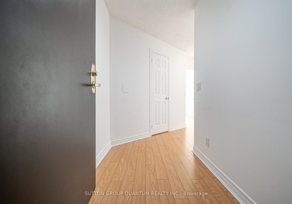 30-grand-trunk-crescent-toronto-ontario-c13051530