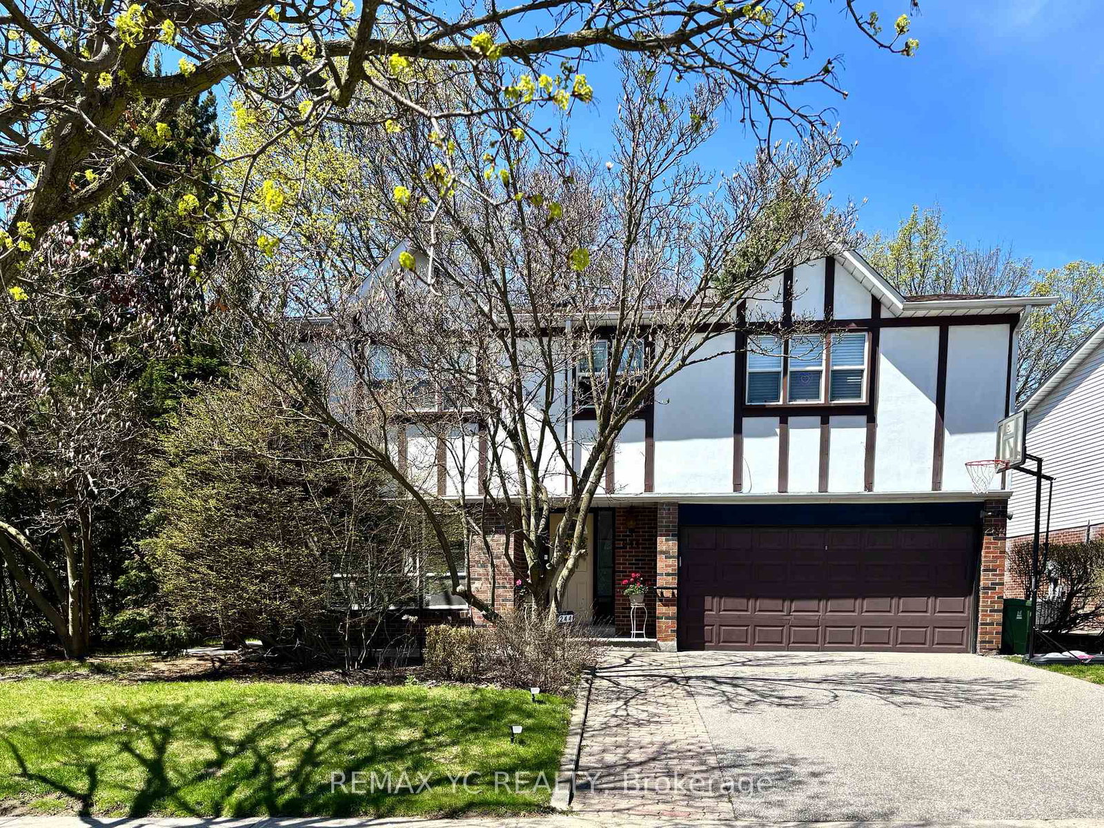 244-banbury-road-north-york-ontario-c13051836