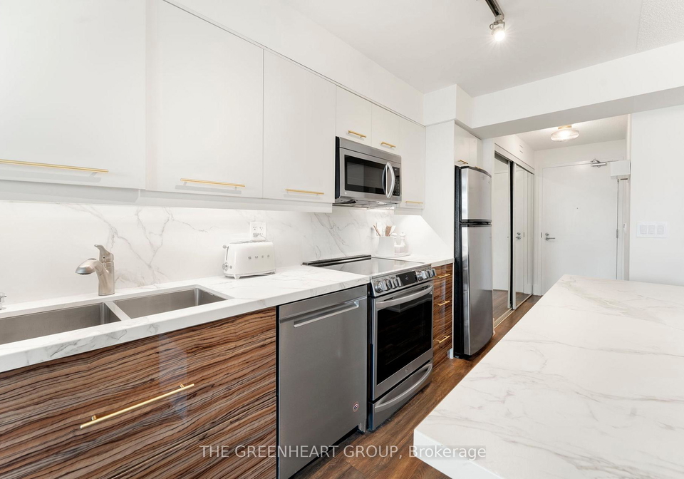 209-fort-york-boulevard-toronto-ontario-c13052284