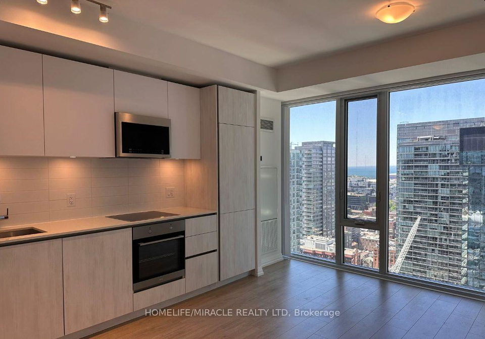 8-widmer-street-toronto-ontario-c13052798