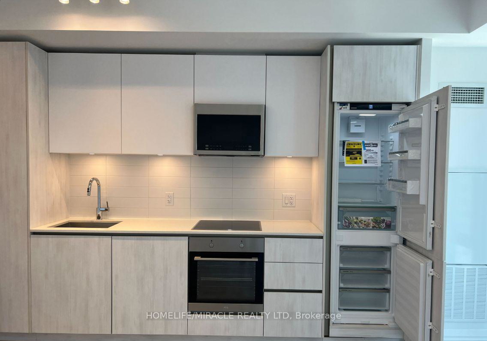 8-widmer-street-toronto-ontario-c13052798