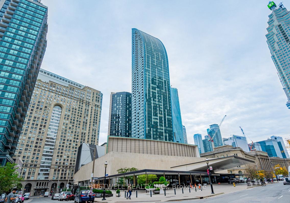 8-the-esplanade-toronto-ontario-c13052998