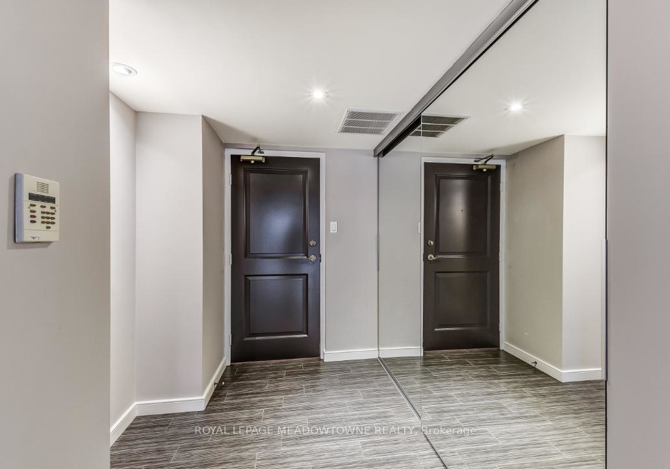 30-wellington-street-e-toronto-ontario-c13053528
