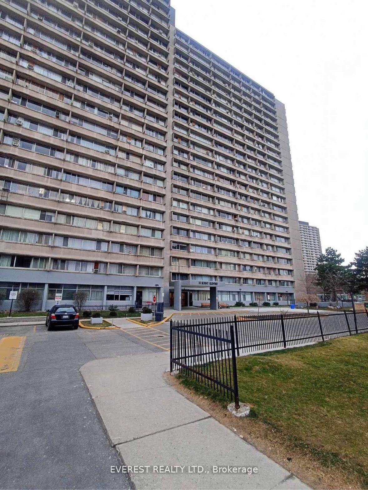 10-sunny-glenway-east-york-ontario-c13053536