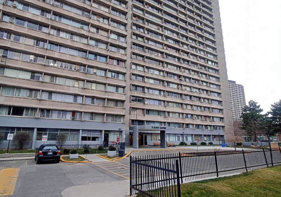 10-sunny-glenway-east-york-ontario-c13053536