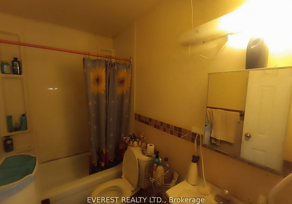 10-sunny-glenway-east-york-ontario-c13053536