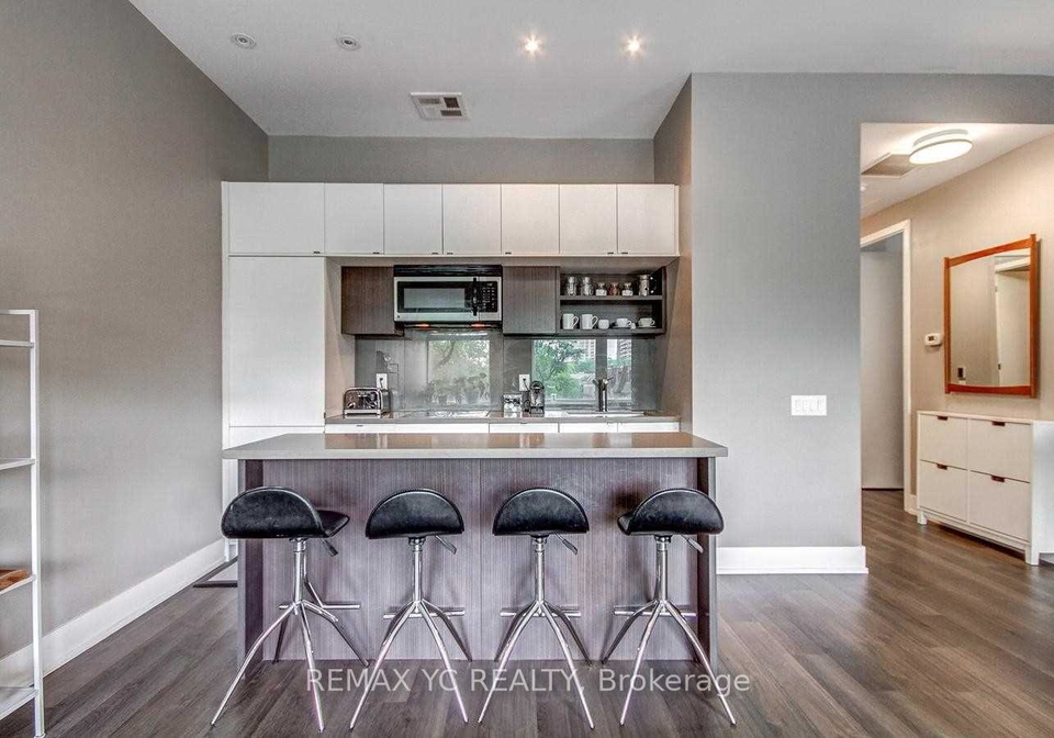 111-st-clair-avenue-w-toronto-ontario-c13053668
