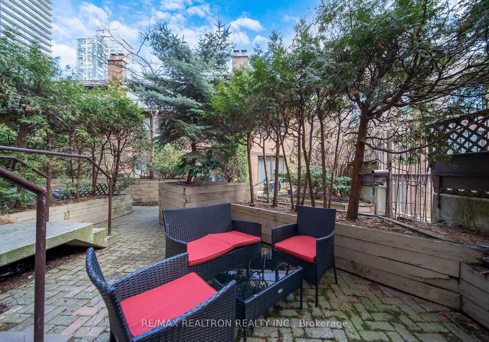 19-dundonald-street-toronto-ontario-c13053924