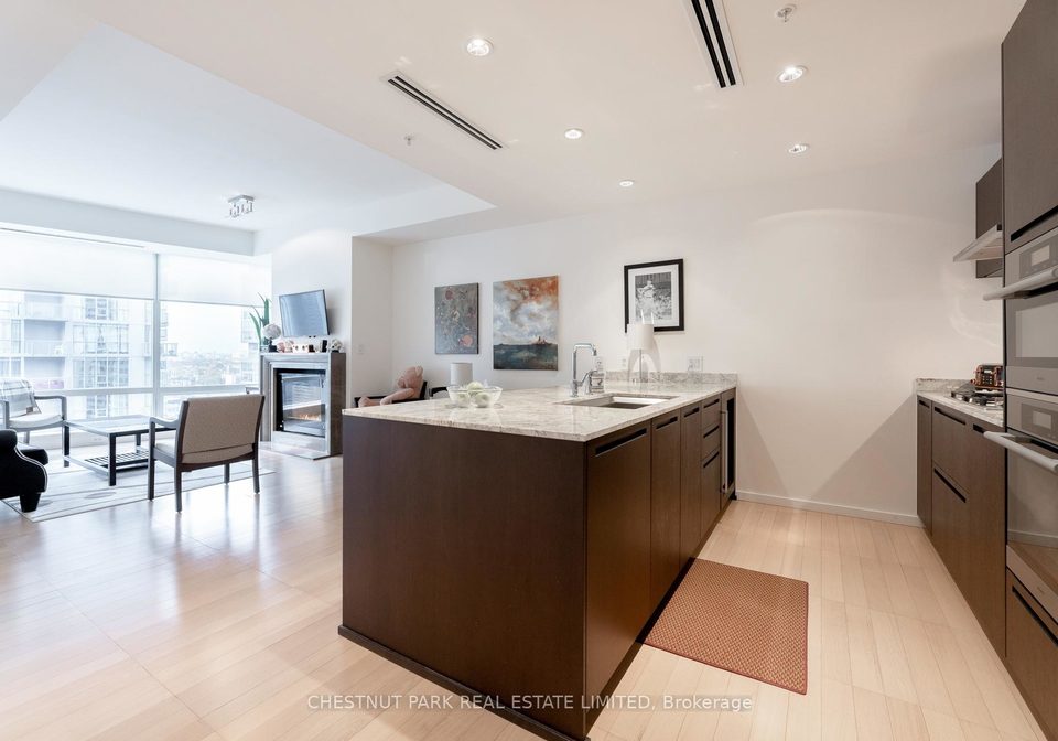 180-university-avenue-toronto-ontario-c13053938