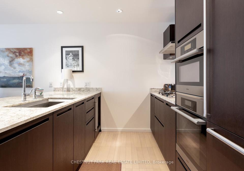 180-university-avenue-toronto-ontario-c13053938