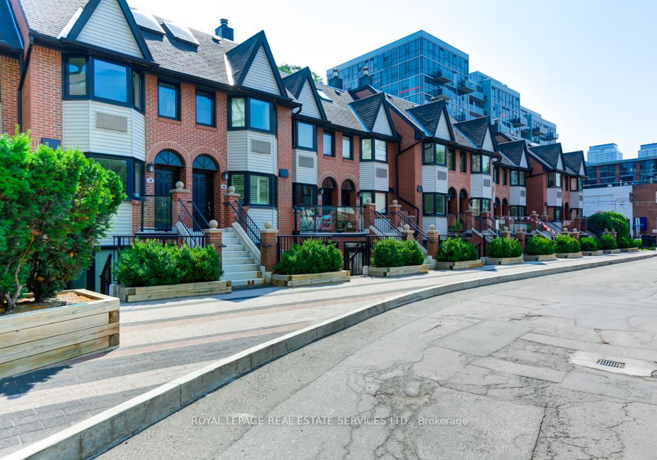 570-wellington-street-w-toronto-ontario-c13054008